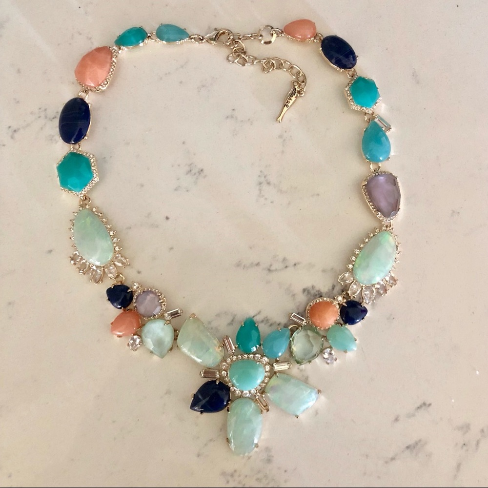 NWT Chloe & Isabel Statement Necklace